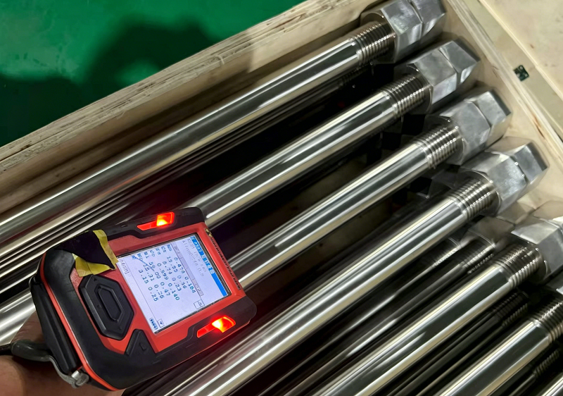 Hastelloy C276 Stud hai đầu có đai ốc